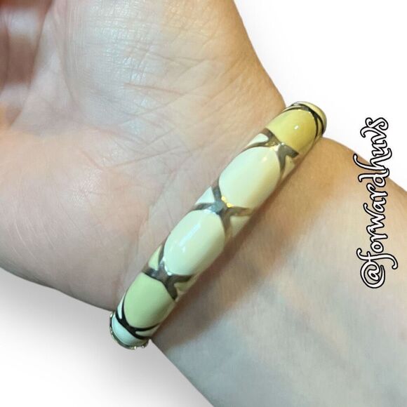 Bundle Sale 3 for $15 | Off-White & Beige Enamel Bracelet - Picture 3 of 9